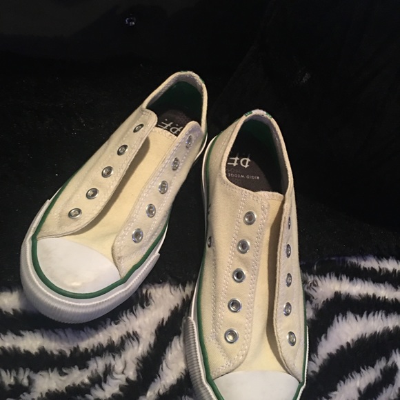 Flats - Picture 3 of 3